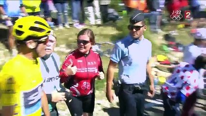 Chris Froome à pied dans le Ventoux pendant le Tour de France