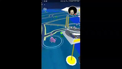 Un hombre se cayó en un lago por jugar Pokemon Go!