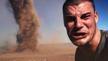Сумасшедшее селфи на фоне бушующего торнадо