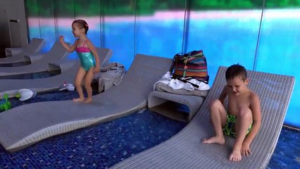 В бассейне на 119 этаже ПОЗОР в Мак Дональдс и колесо обозрения Гонконг Секретная жизнь животных