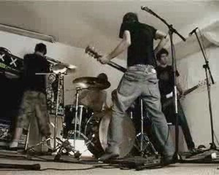 Guerilla Poubelle - C'est pas si simple (clip)