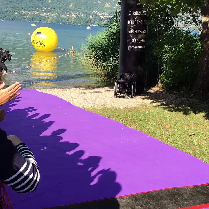 Romain beraud sortie de l eau aquathlon 2016 en tête
