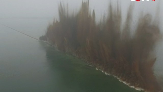 В Китае взорвали дамбу