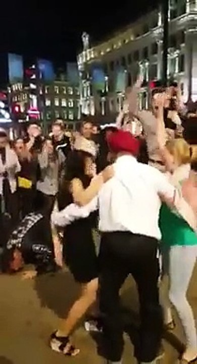 Pakistani Sikh Dancing On London Streets Goes Viral