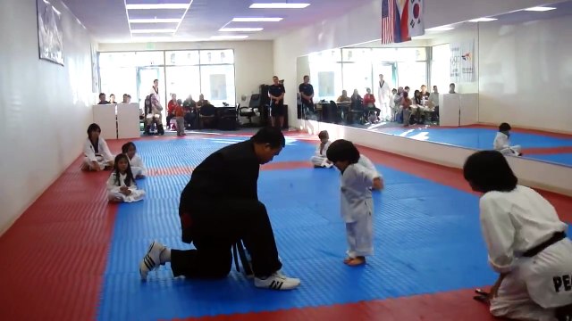 Ce jeune karateka est trop mignon