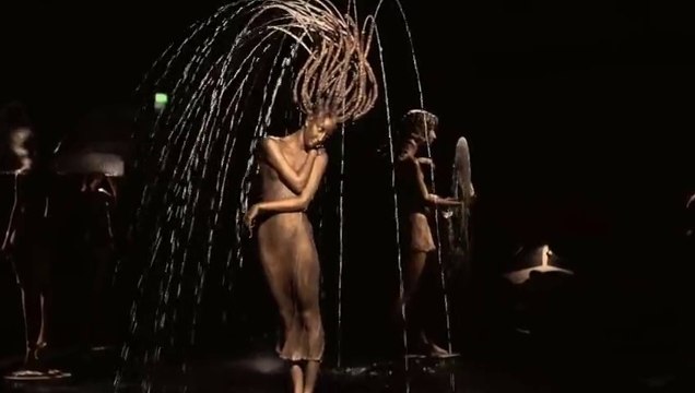 Cet artiste donne vie à ses sculpture grâce à de l'eau! Magique