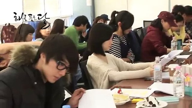 11.12.25 MBC 'The Moon Embracing The Sun' - Casts Script Reading