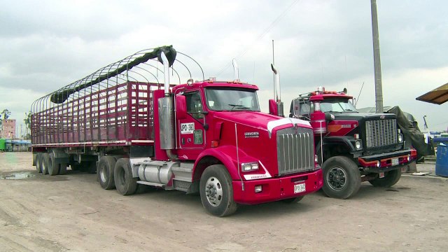 Santos endurece medidas contra paro camionero en Colombia