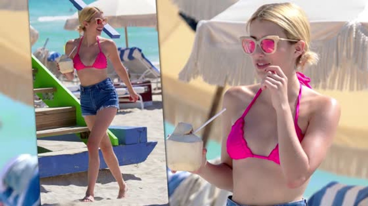 Emma Roberts im pinken Bikini