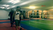 Hakan Çalhanoğlu boks antrenmanında