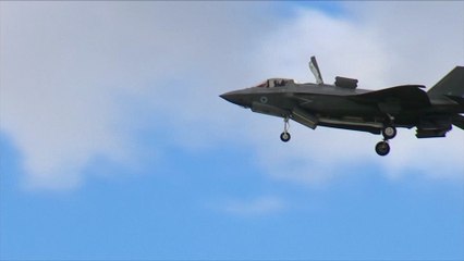 New F-35 fighter aircraft the star of airshow