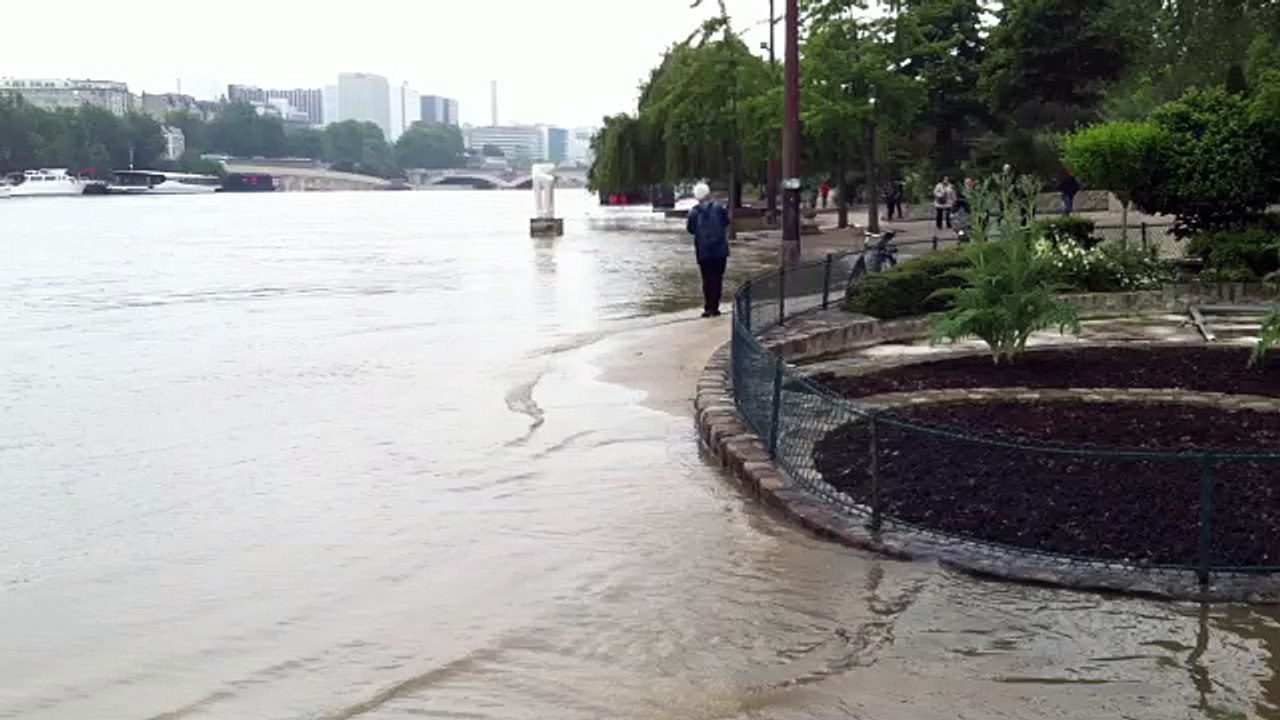 La promenade Tino Rossi innondée (Paris, 2016)