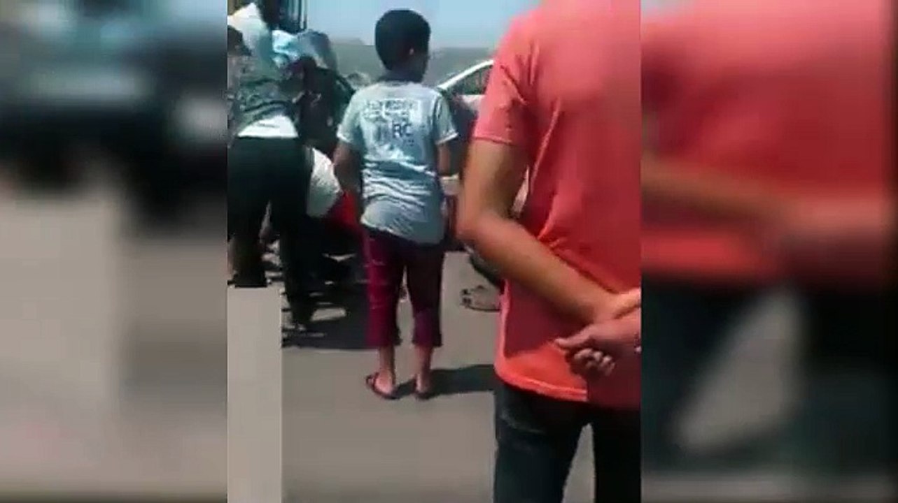 سيارت فؤاد المبزع من بينهم..شاحنة تدهس عدد من السيارات في حلق الواد