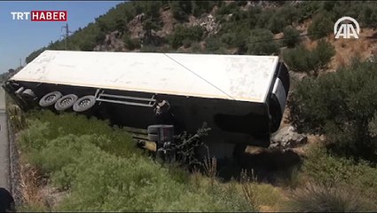 Tırla otomobil çarpıştı: 1 ölü, 2 yaralı