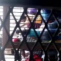 Vea como saquearon un camión con embutidos en Ciudad Guayana