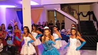 Dança da Beyonce e Anitta, na festa de 15 anos da Gabi