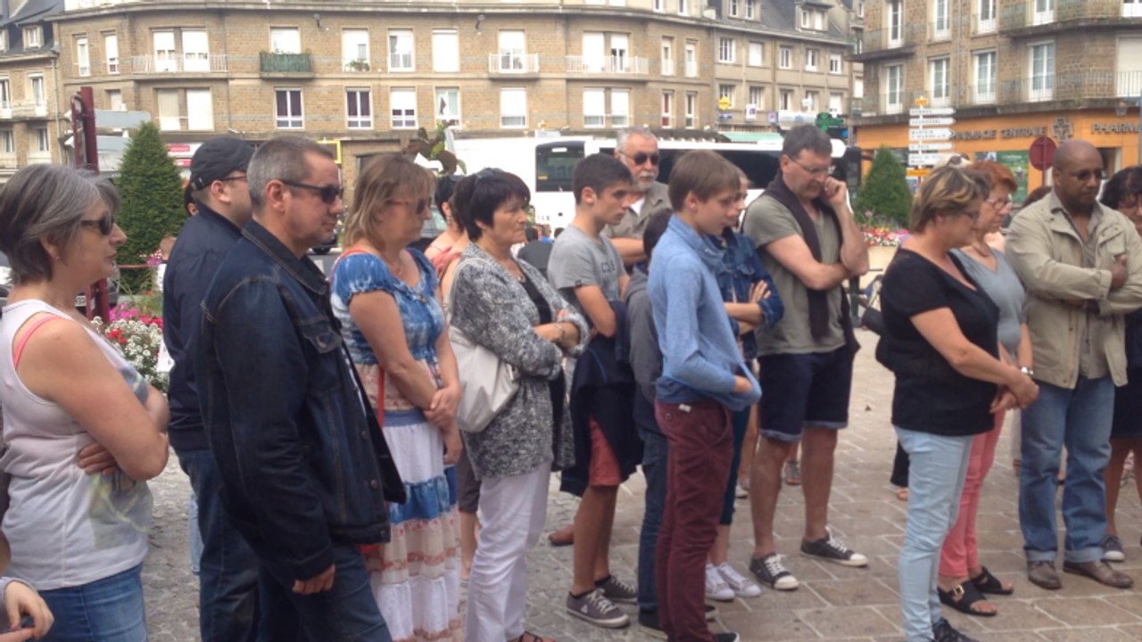 Rassemblement en hommage aux victimes de l'attentat de Nice à Vire.