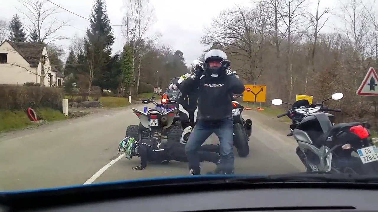 Le pétage de plomb de ces 3 motards