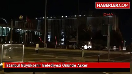 İstanbul Büyükşehir Belediyesi Önünde Asker