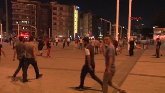 Taksim Meydanında Polis ve Asker Nöbet Tutuyor