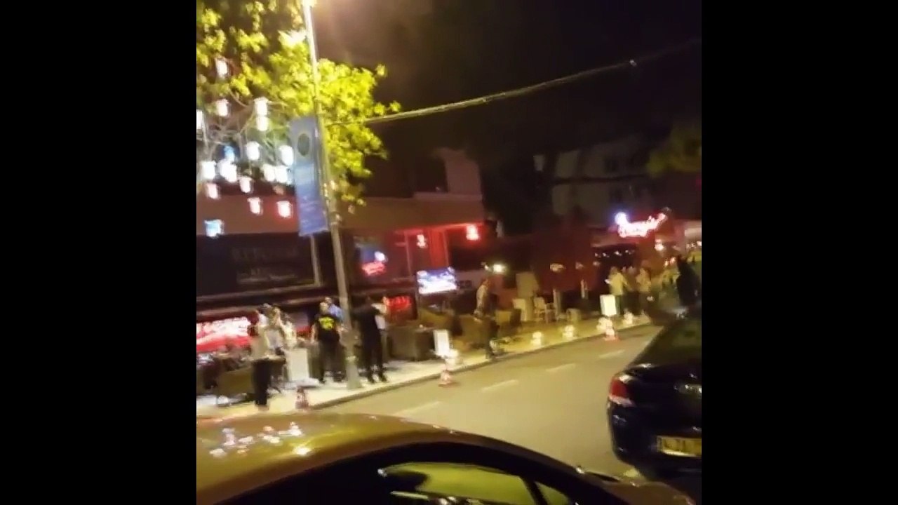 Mobile cam videos of Turkish Army taking heavy weapons in streets to takeover the charge of Country