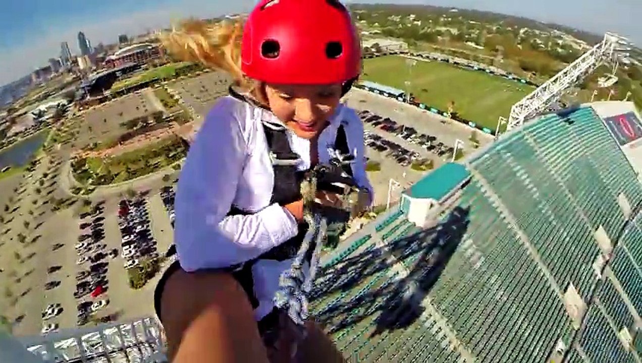 Une balançoire géante dans un stade de NFL !