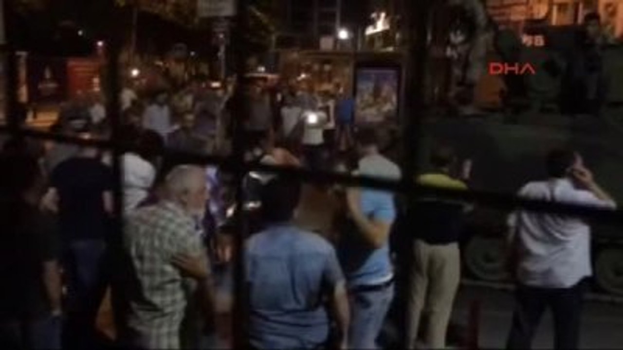 Bayrampaşa Çevik Kuvvet Önünde Arbede 3