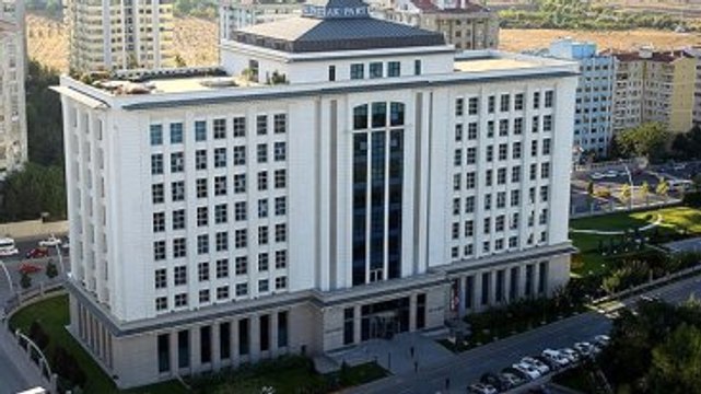 AK Parti Genel Merkezi'ne Helikopterden Ateş Açıldı: Ölü ve Yaralılar Var