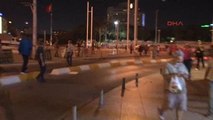 Taksim Meydanında Asker Havaya Ateş Açtı