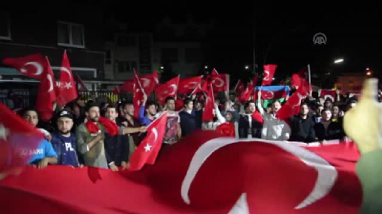 Köln'de Kalkışma Karşıtı Türkler Sokağa Döküldü