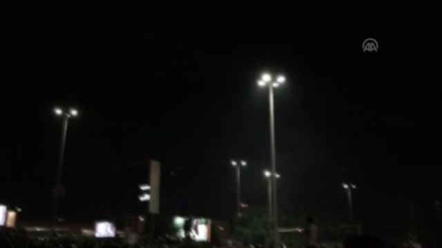 Jetler Halkı Korkutmak İçin Alçak Uçuş Yaptı - İstanbul