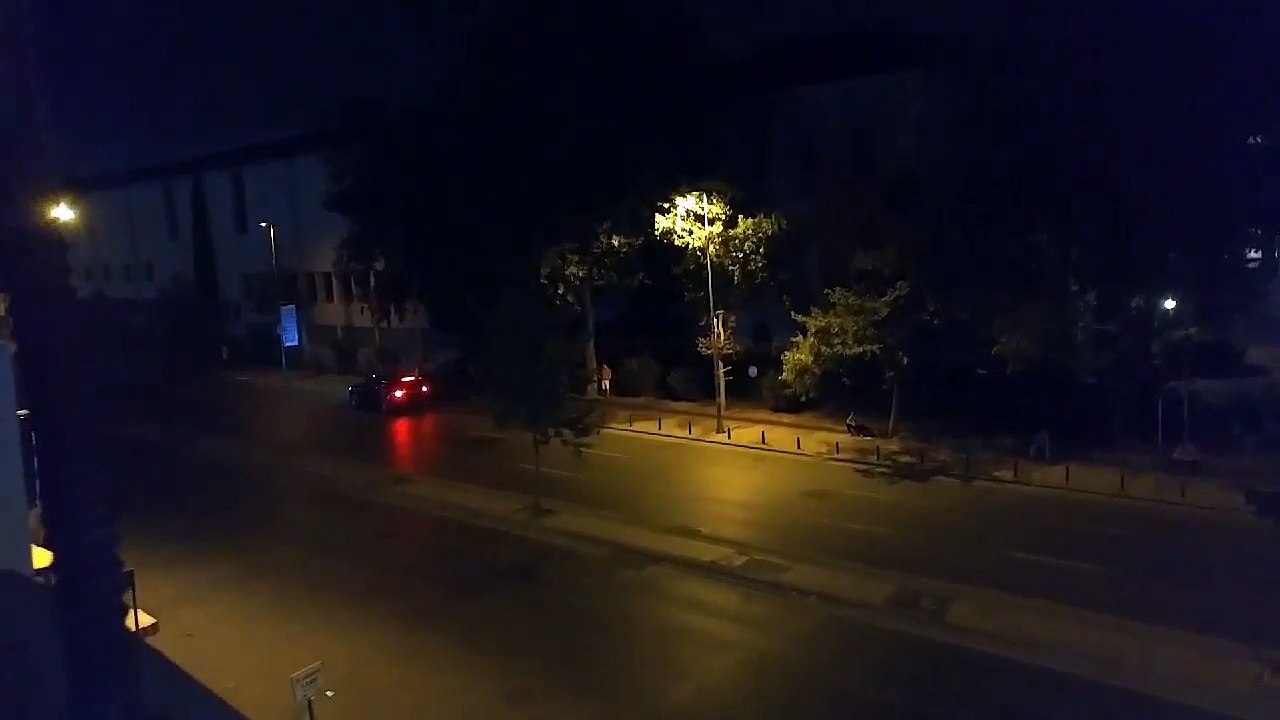 16 Temmuz Türkiye Asker TRT Önünden Çekiliyor Çatışmalardan Yeni Video Sivillerde Var