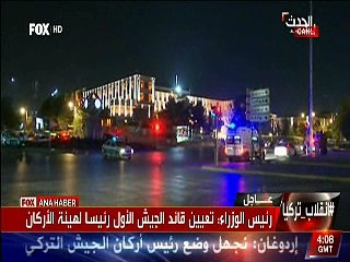 لحظة قصف دبابات الانقلاب أمام القصر الرئاسي بأنقرة