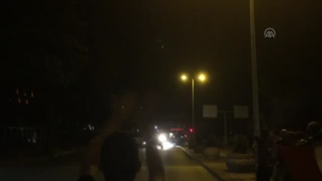 Polis, Anonslarla Genelkurmay Karargahı'ndaki Darbe Girişiminde Bulunan Askerlere Teslim Olun ...