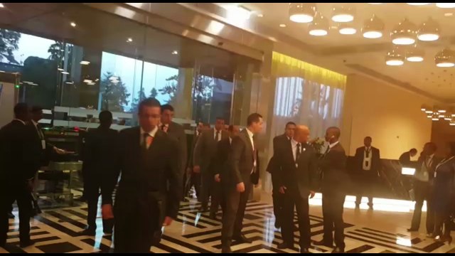 بالفيديو..السيسي يعود لمقر إقامته فى كيجالي عقب حضوره جلسة مغلقة لـ القمة الإفريقية