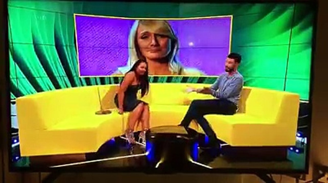 she twerk on live TV and this happened