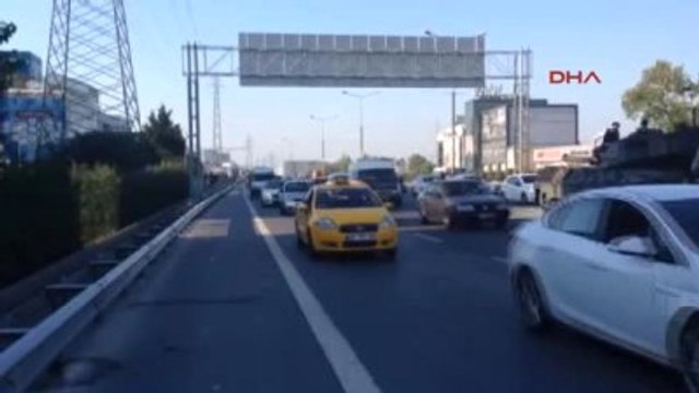 Basın Ekspres Terkedilen Tanklarla Hatıra Fotoğrafı