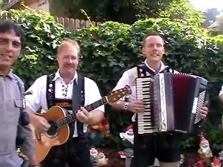 Chanson et humour dans cette reprise de Konis Hupen par des Tyrolliens