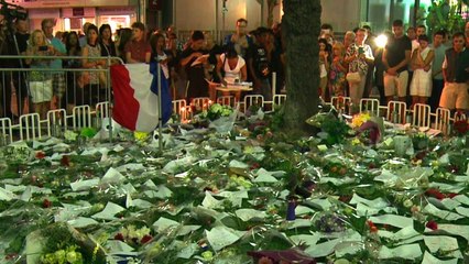 Attentat de Nice: la France commence un deuil national de trois jours
