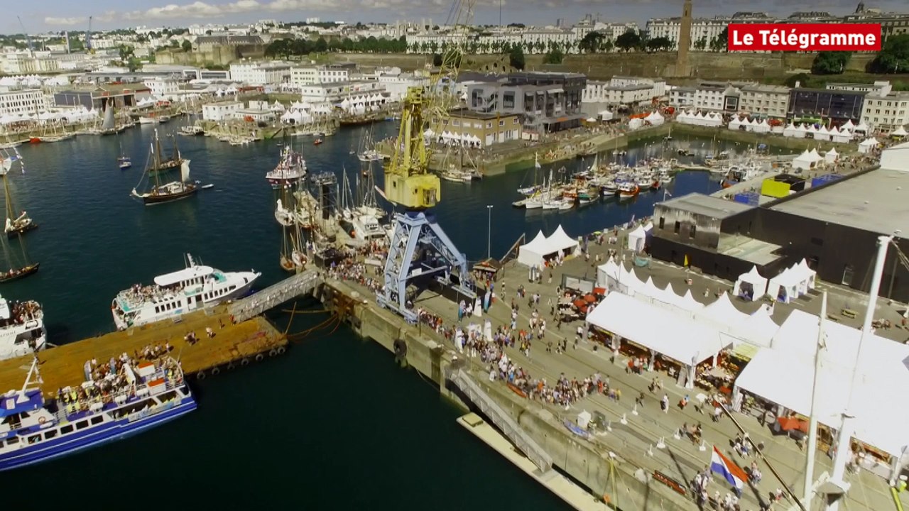 Brest 2016. Survol en drone de la Penfeld