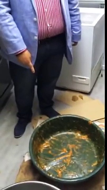 Nu o să te mai atingi de SHAORMA după ce vei vedea acest videoclip. DISTRIBUIE să vadă și prietenii tăi !