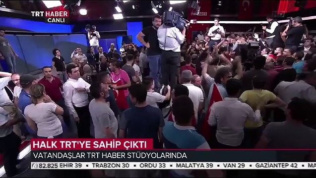 Zorla darbe bildirisi okutulan Tijen Karaş o anları anlattı