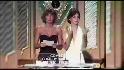 Alan Alda: Renowned Actor and Writer 🎬