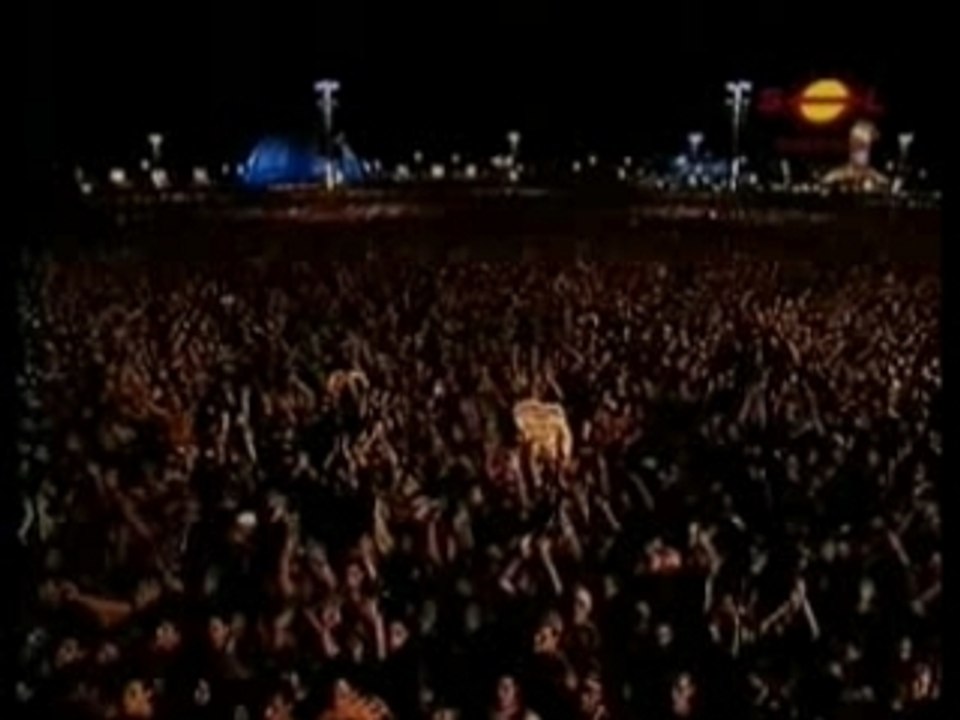 Papa_roach_-_broken_home_(live_at_rock_in_rio_3)