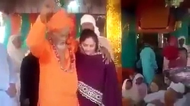 استغفراللہ استغفراللہ استغفراللہ استغفراللہ استغفراللہ الله اس کو غرق کرے آمین -