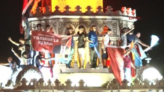 İzmir Darbe Girişimi Nedeniyle 'Demokrasi Nöbeti' -gece Görüntüleri