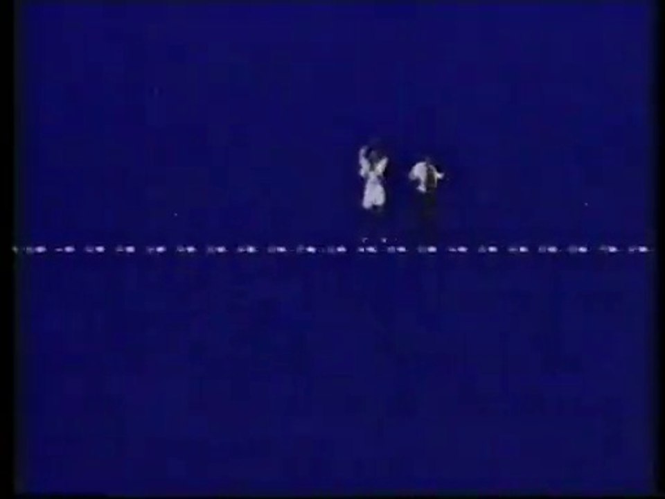 Back to the 80s--------------------> THE POLICE 1986 Don't Stand So Close To Me ( Der Song wurde bereits 1980 veröffentlicht und 1986 noch mal überarbeitet.