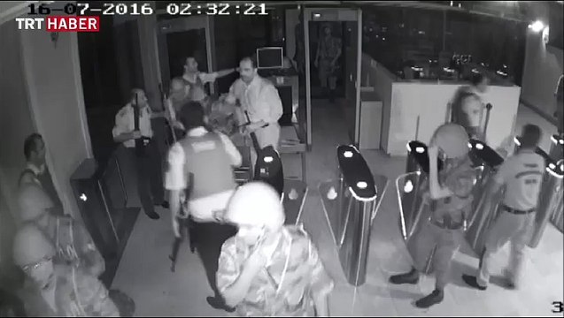 Darbeci askerlerle güvenlik görevlileri böyle tartıştı