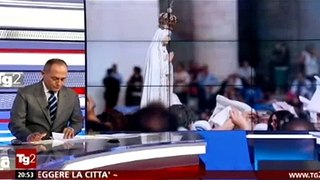 Benedetto XVI accoglie la Madonnina di Fatima (13-10-2013)