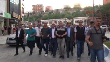 Hakkari'de Esnaf ve Stk Temsilcileri Darbeye Karşı Yürüdü